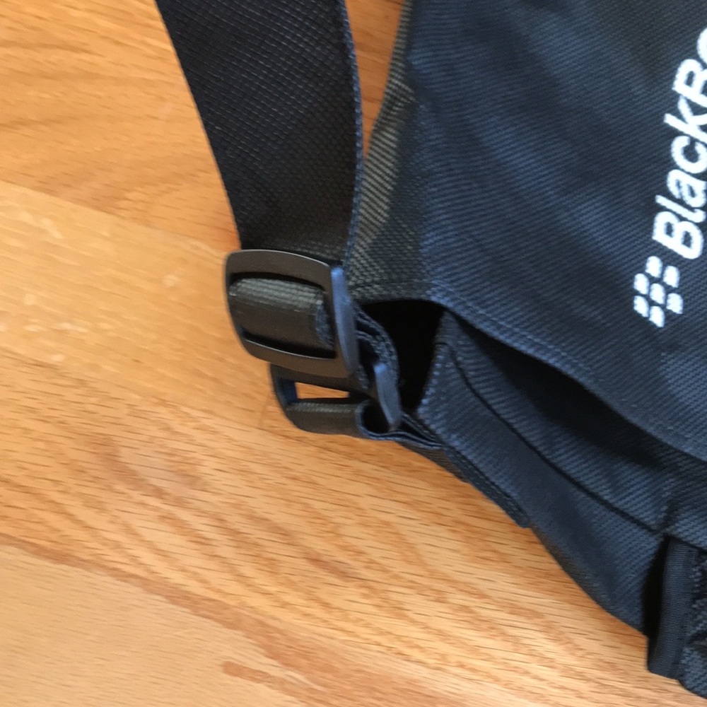 BLACKBERRY adjustable strap bag - Picture 5 of 8